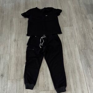 Figs Women’s Scrubs Set